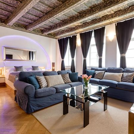 Charles Bridge Royal Apartments - Castle District Prague Exterior photo