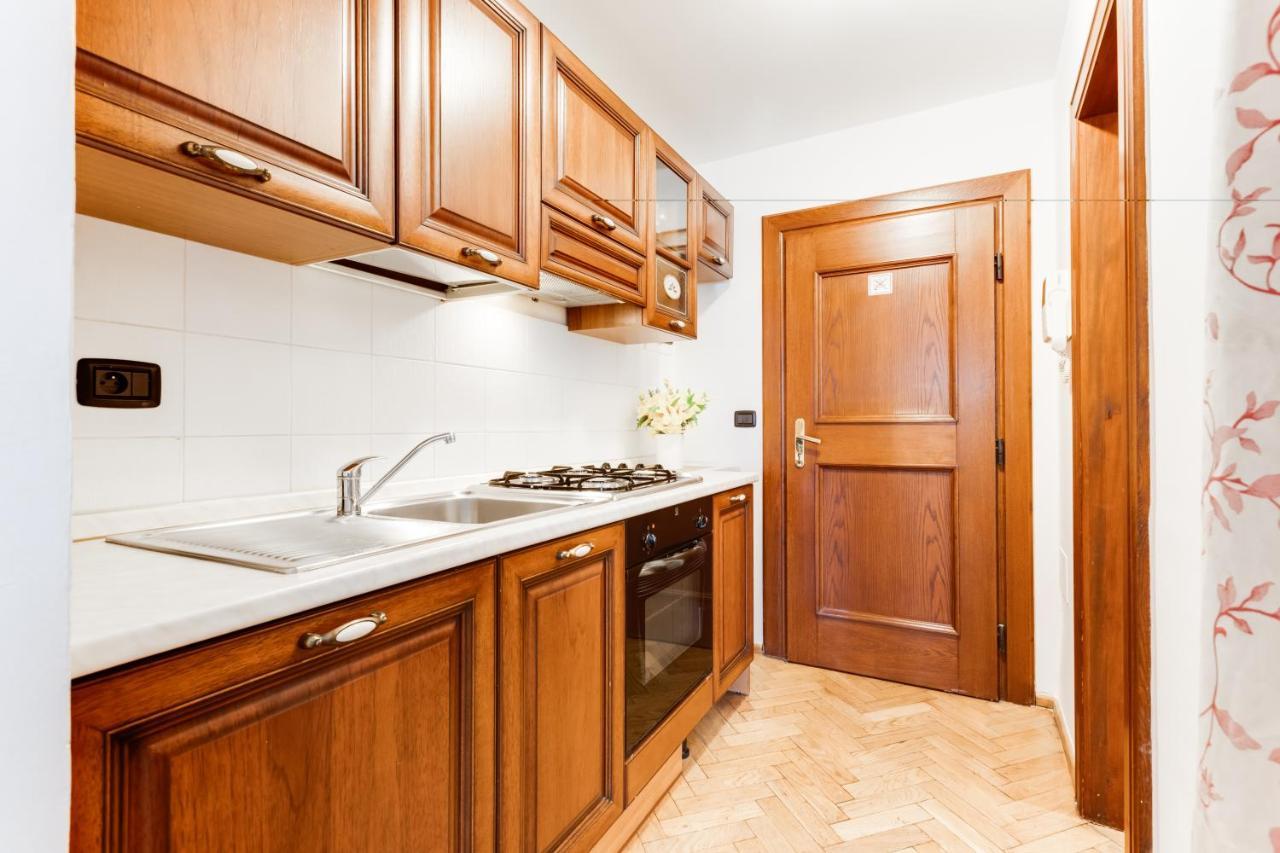 Charles Bridge Royal Apartments - Castle District Prague Exterior photo